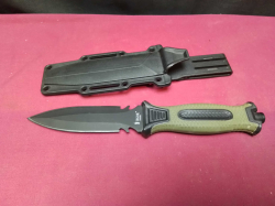 A New Columbia 2928B fixed blade knife with black case. L.27 Cm.
