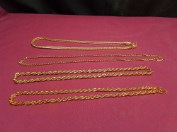 A Selection of 4 Different Gold-Plated Neck Chain’s. 