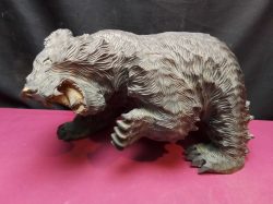 A carved wooden bear. L.36 H.21 Cm.