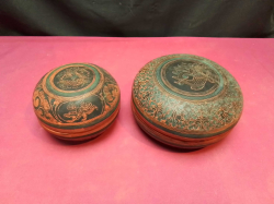 2 Antique Burmese bowls with Lid. Small W.11 H.7 Cm. Large W.15 H.7 Cm.
