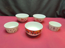 3 + 2 Snoopy bowls different sizes.