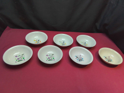 7 Snoopy bowls. W.15 H.4 Cm.