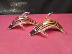 A pair of limited edition Murano Glass dolphins. W.9 L.15 H.9 Cm.