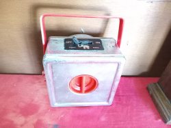 A vintage portable lantern, appearing to be a Wonder Cargo model from the 1960s-1970s. W.12 D.9 H.12 Cm.