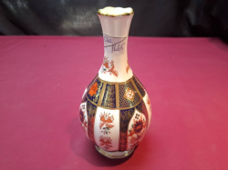 A Royal Crown Derby old Imari pattern vase H 17cm