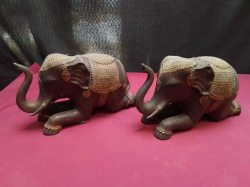 A Pair of Bronze Elephant Sculptures. L.21 H.13 Cm.