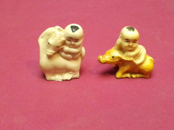 2 Small Vintage Tibetan baby monks statues. H.4 Cm.