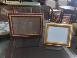 2 Photo Frames. 
Small 31x37 Cm.
Large 34x46 Cm.