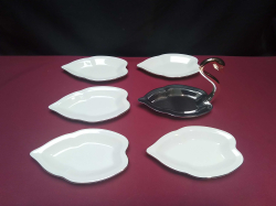 A Silver Plated Swan Plat with 4 Ceramics. H.12 L.14 W.9 Cm.