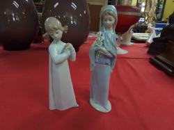 2 Nice LLADRO Figurines of Girls. 1 little damaged. H.20,24 Cm.