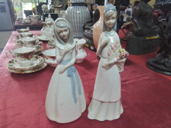 2 Spanish LLADRO Style Figurines (1 Small Crack). H.20,25 Cm.