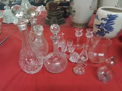 4 Decanters, 6 Cut Glasses ang Jugs, A Oil Lamp Shade and other glasses ( 19 Pieces)