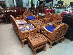 8 Pieces of carved hard wooden with wild elephants set with 4 large nice cushions (good condition)
Coffee Table W.58 L.122 H.43 Cm.
Small table W.46 H.43 Cm.
Large bench W.179 D.66 H.84 Cm.
Small bench W.58 L.122 H.43 Cm.