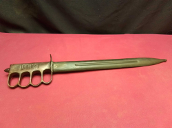 A vintage us 1918 bayonet. L.47 Cm.