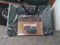 Fountain Bed Set King Size in the package never use.