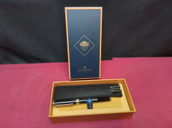 MONTAGUT Luxury Rollerball Pen Set-Black Lacquer Gold Rollerball Pen-Best Pen Men & Women Professional, Executive, Office, Nice Pens-Box Gift with an Extra Refill( made in france) 