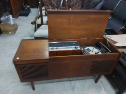 A nice midcentury teak rediogram. L.112 D.38 H.62 Cm.