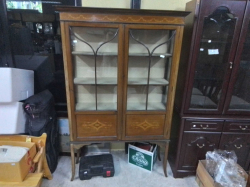 A pretty inlaid 2 doors China cabinet on 2 tall outswept legs. W.104 D.30 H.172 Cm.