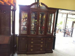 A very impressive walnut break front bookcase with 4 glazed doors above drawers and cupboards all below with a lovely pediment. L.162 D.47 H.200 Cm.