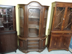 A very good quality bow ended China cabinet with inlaid panels. W.130 D.45 H.195 Cm.