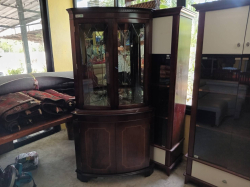 A beautiful large 2 doors corner cabinet with etched glass doors above cupboard with 1 key. W.94 D.54 H.182 Cm.