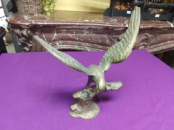 A large brass Eagle. W.25 H.28 Cm.