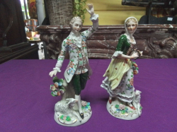 A Lovely pair of 19th Century Sitzendorf figures with signed. H.16,18 Cm.