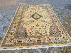A Handmade carpets Rugs from persian Iran, istorical information Design Cotton base ON Wool 202x306 Cm.