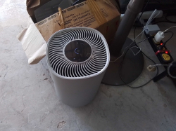 Elextrolux  Air Purifier with a top mounted touch display. ( working)