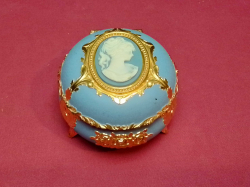 A Beautiful Cameo Enamel And Gold Trinket Music Box. W.9 H.7 Cm.