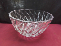 A high quality crystal salad or punch bowl. W.27 H.16 Cm.