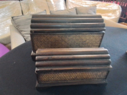 2 Vintage-style storage box featuring a curved, barrel-like lid and a dark wood frame with woven wicker accents. 
Small W.31 D.14 H.15 Cm.
Large  W.42 D.21 H.24 Cm.