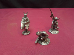 3 pewter native American tribe figurines. H.5,8,9 Cm. 