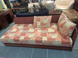 Single bed/Settee with cushions