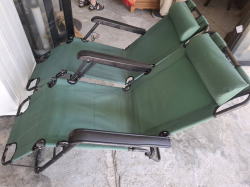 A pair of Folding Recliner Chairs/beach chairs