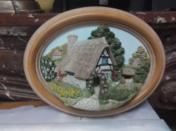 A Lakeland Studios Plaque of a Country Cottage. 16x19 Cm.