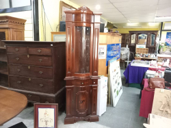 A Lovely Walnut Rococco Style Standing Corner Cabinet in The Italian Style with Seperentine Fronts and Inlay to Base with key. W.66 D.40 H.207 Cm.