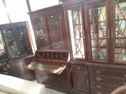 An imposing Mahogany Bureau Bookcase with astragal glazed top and the base with 4 gradlated drawers. W.102 D.46 H.198 Cm.
