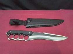 A high quality hunting knife. L.37 Cm.