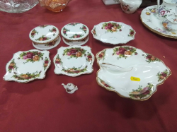 2 Circular old country roses by Royal Doulton trinket dishes and a shaped triangular tray W.18 L.19 Cm. (7 pieces)