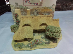 An Extra Large David Winter Boxed model of 