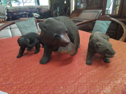 1 Large Black Forest Bear and 2 Small ones. W.17 L.31 H.20