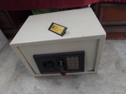 Small Carrefour Safe Box with 2 keys.