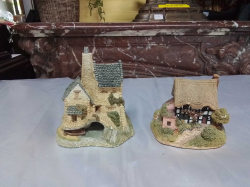 2 Medium Size Lilliput Lane Cottages. Large L.11 H.13 Cm.
