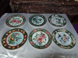 A Royal Doulton Set of 6 Porcelain  Floral Plates in Limited Edition. W.21 Cm.