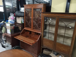 A Very Good Quality Yew Wood Bureau Bookcase with Astragal Glazed Bookcase above the burea with Graduated doors. L.46 D.98 H.200 Cm.
