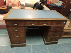 A Good size Walnut Pedestal Desk with at tooled leather top. D.60 L.122 H.76 Cm. 