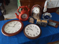 8 JOB LOT OF CLOCKS