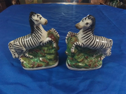 A rare Pair of 19th century Staffordshire Zebras old cracks. Size w.13 Cm H. 15.50 cm