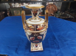 A Large and impressing twin Handled Royal  Crown Derby Vase in Imari Pattern (some rubbing to gilted noted) H.32 Cm W .14 cm
